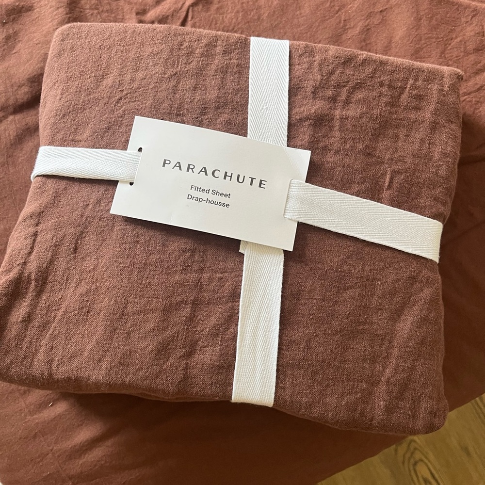 Parachute Home Fitted Full Size Linen Sheet in Raisin